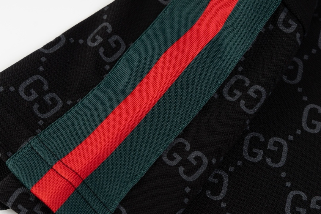 Polo Masculina Gucci Monogram Preta detalhe 5