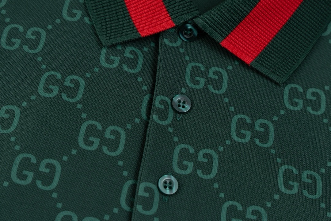 Polo Masculina Gucci Monogram Verde detalhe 3