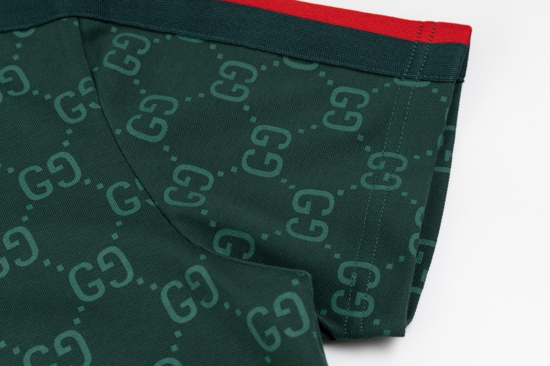 Polo Masculina Gucci Monogram Verde detalhe 4