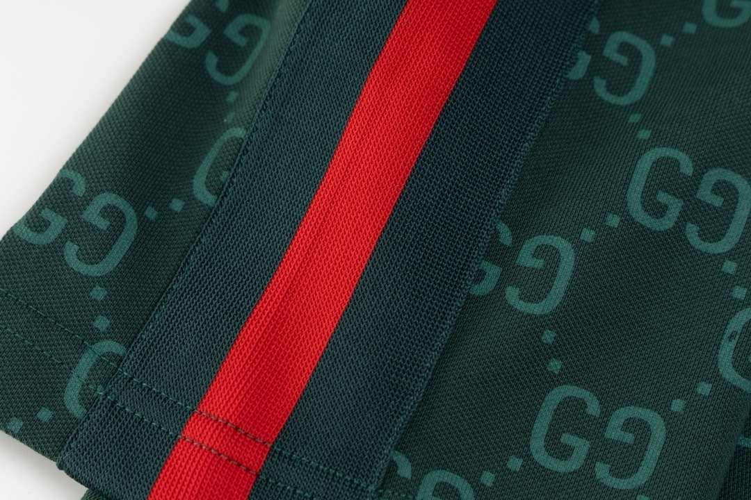 Polo Masculina Gucci Monogram Verde detalhe 5