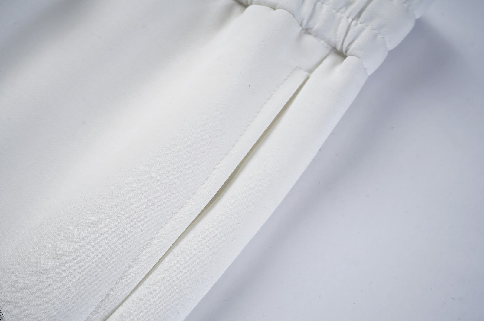 Calça Jogger Gucci Paris 1921 Interlocking G – Off White detalhe 4