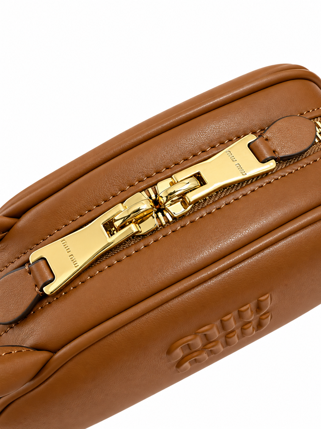 Bolsa Miu Miu Beau Small Cognac em Couro detalhe 3