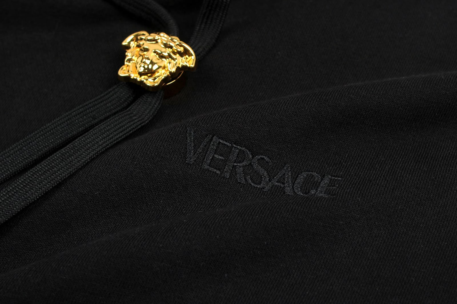Moletom Versace Preto com Capuz detalhe 3