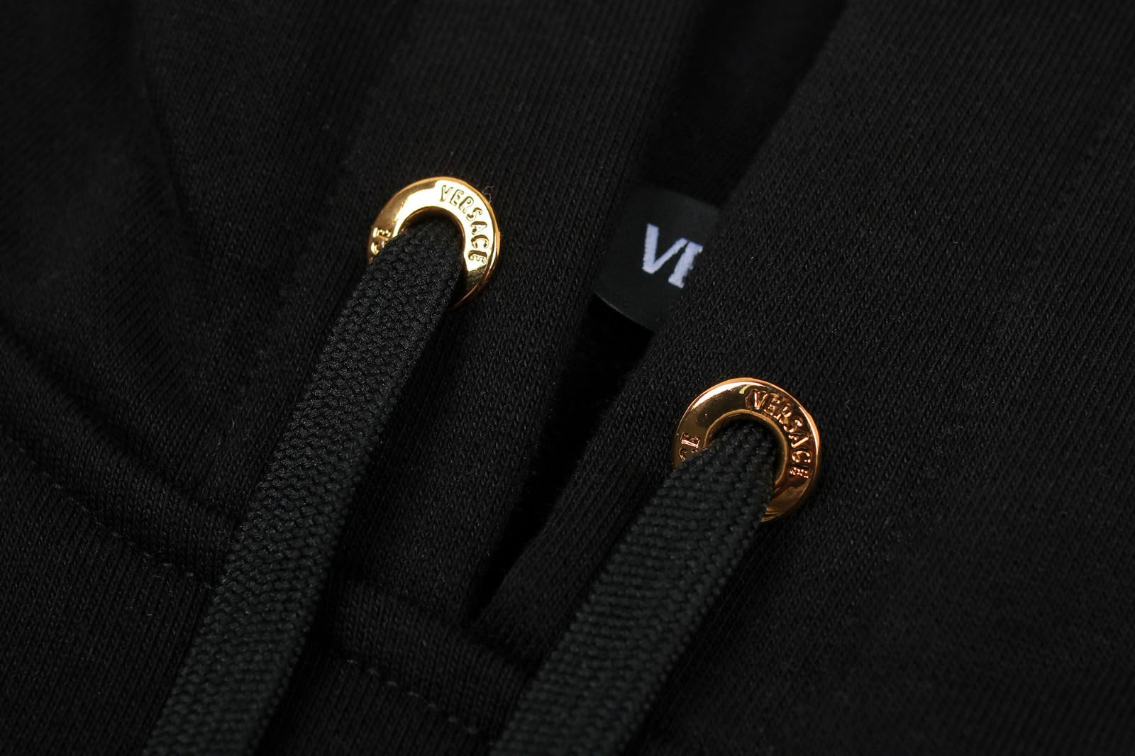 Moletom Versace Preto com Capuz detalhe 4