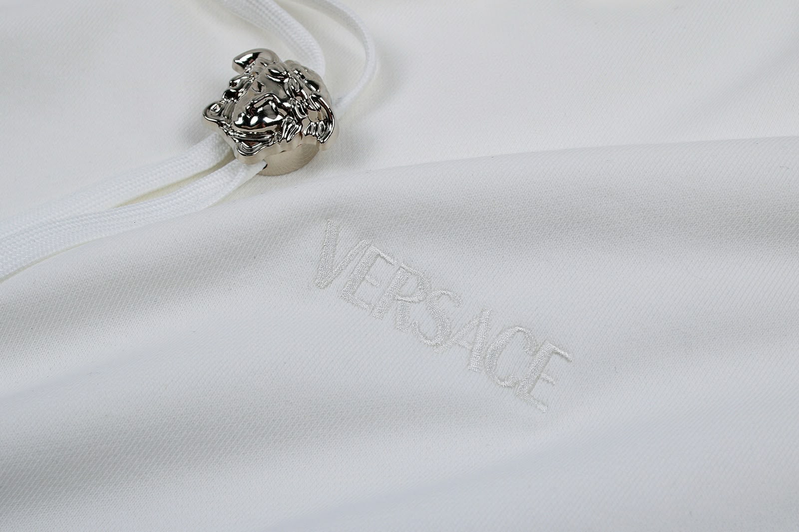 Moletom Versace Branco com Capuz detalhe 4