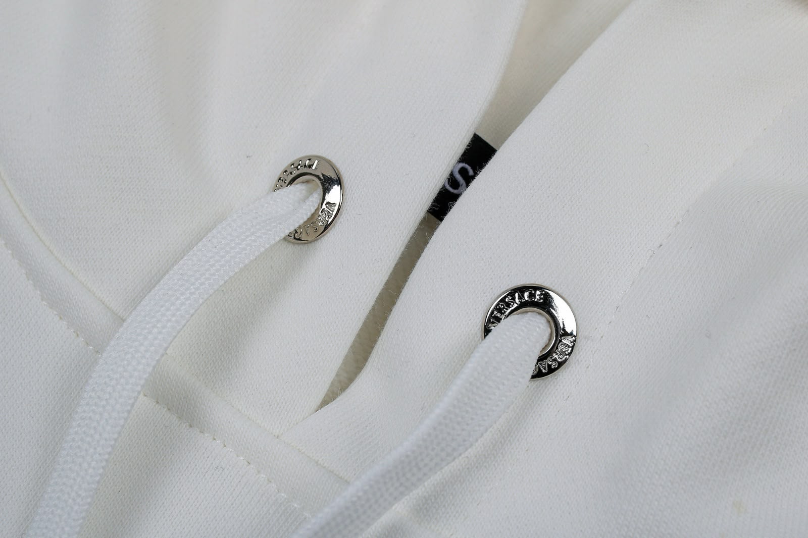 Moletom Versace Branco com Capuz detalhe 5