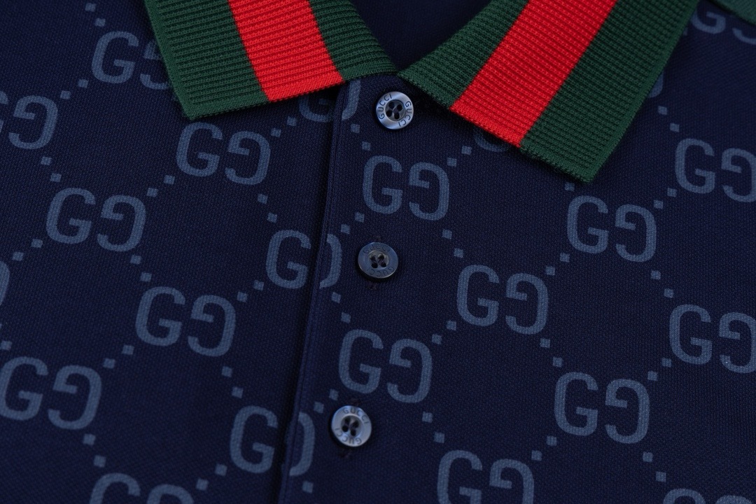 Polo Masculina Gucci Monogram Azul detalhe 3