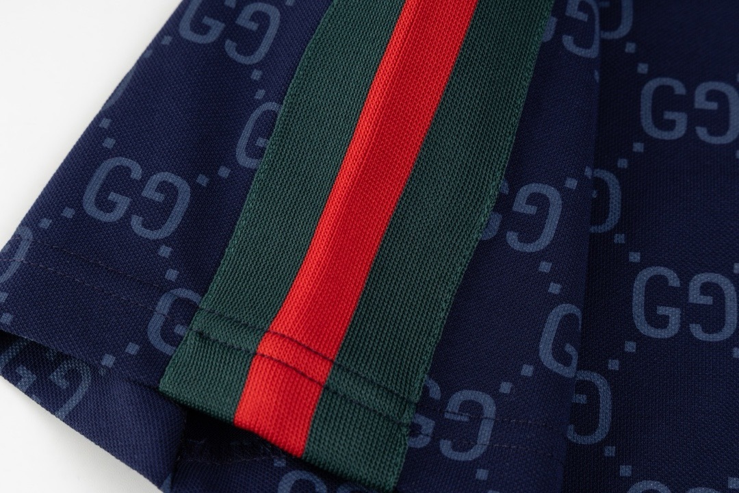 Polo Masculina Gucci Monogram Azul detalhe 5
